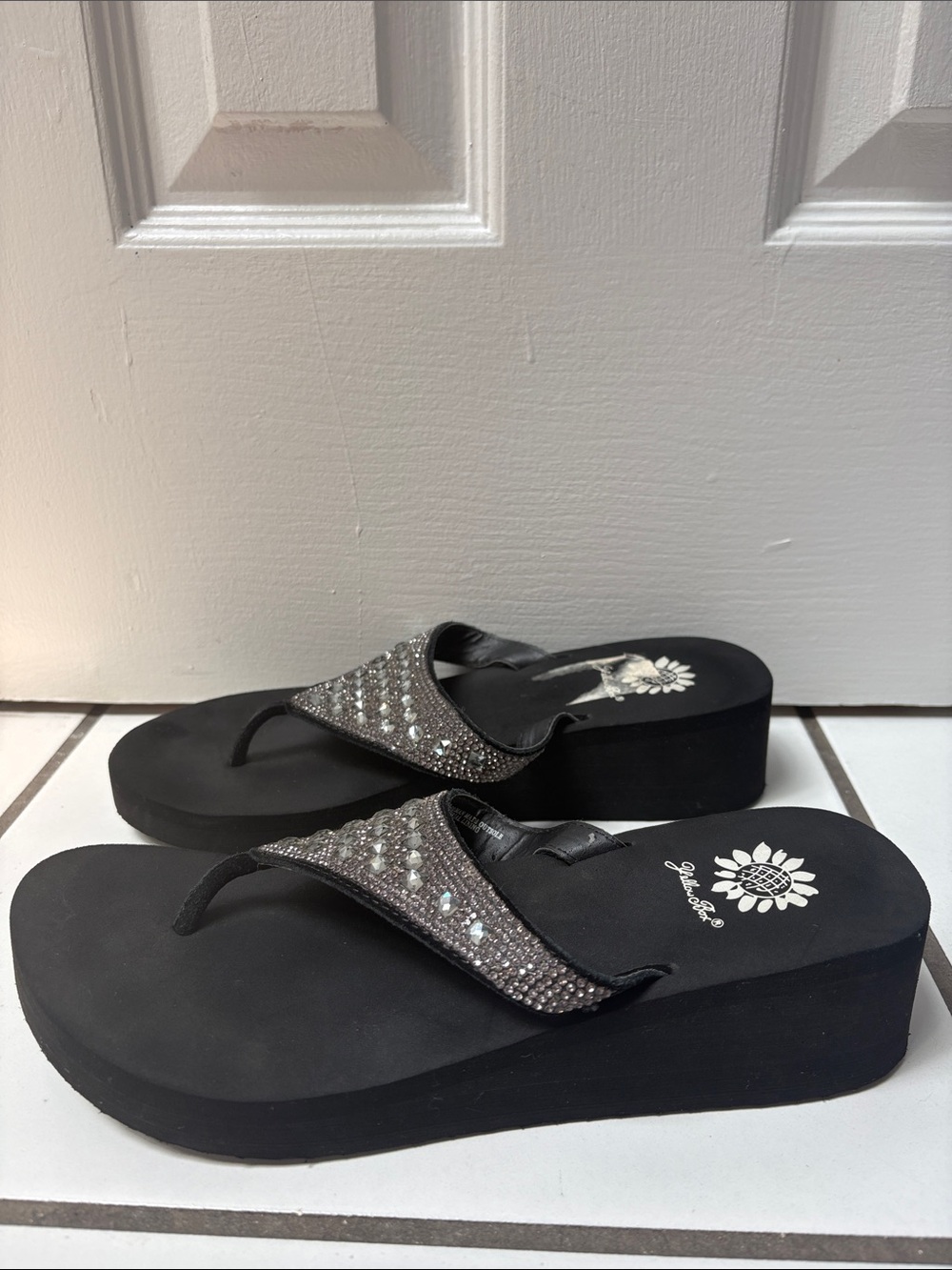 Yellow Box Women's Birder Black Flip-Flop Jeweled V-Strap Wedge Sandals Size 8.5